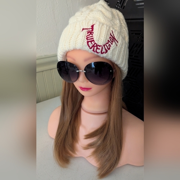 True Religion Woman's  Winter  Hat - Picture 1 of 6